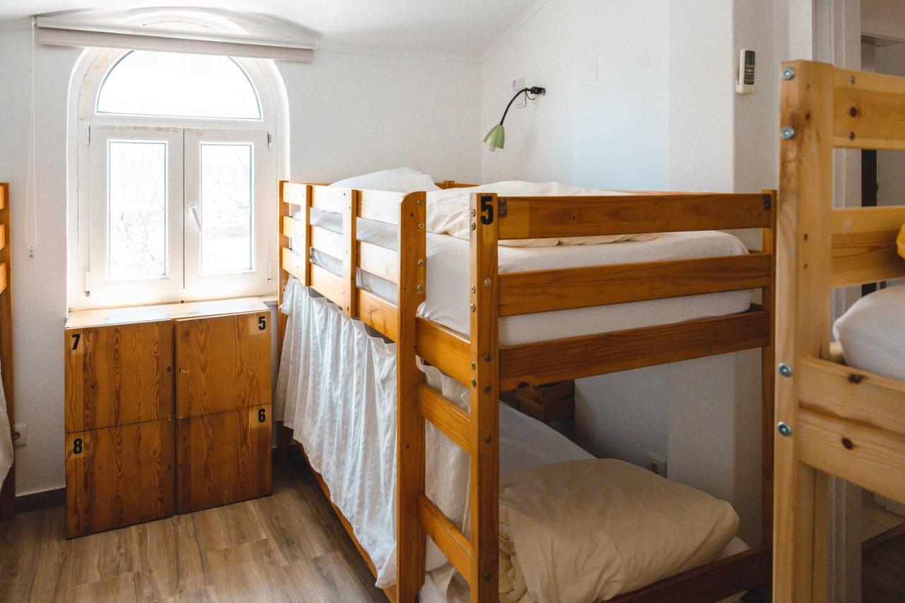 Etagenbett im gemischten Schlafsaal